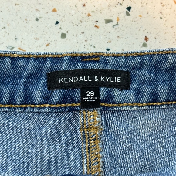 KENDALL & KYLIE Denim‎ Jean Shorts Sz 29 in a Medium Wash - Picture 4 of 6
